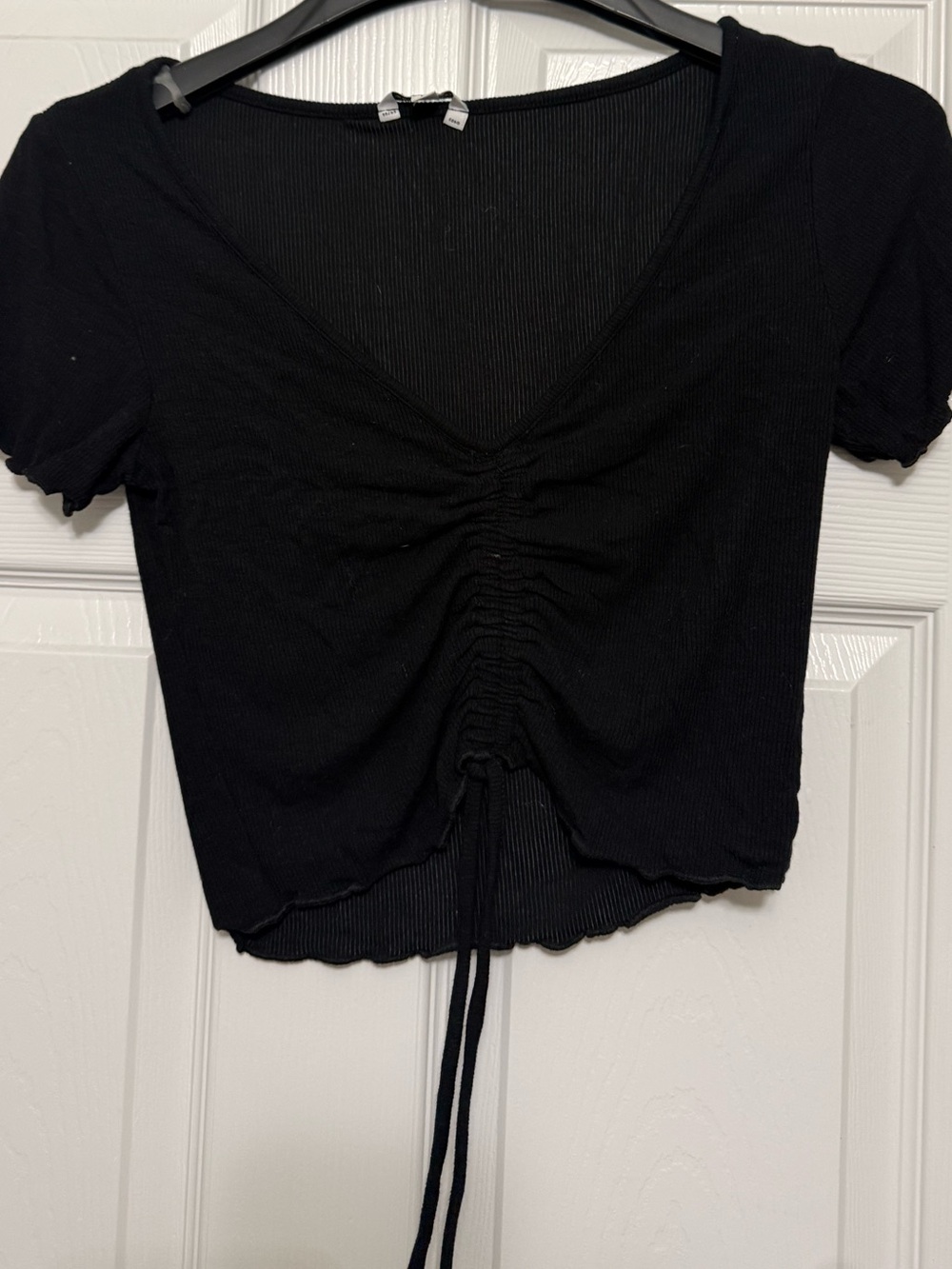 Ariat Black Ribbed V-Neck Drawstring Ruched Crop Top